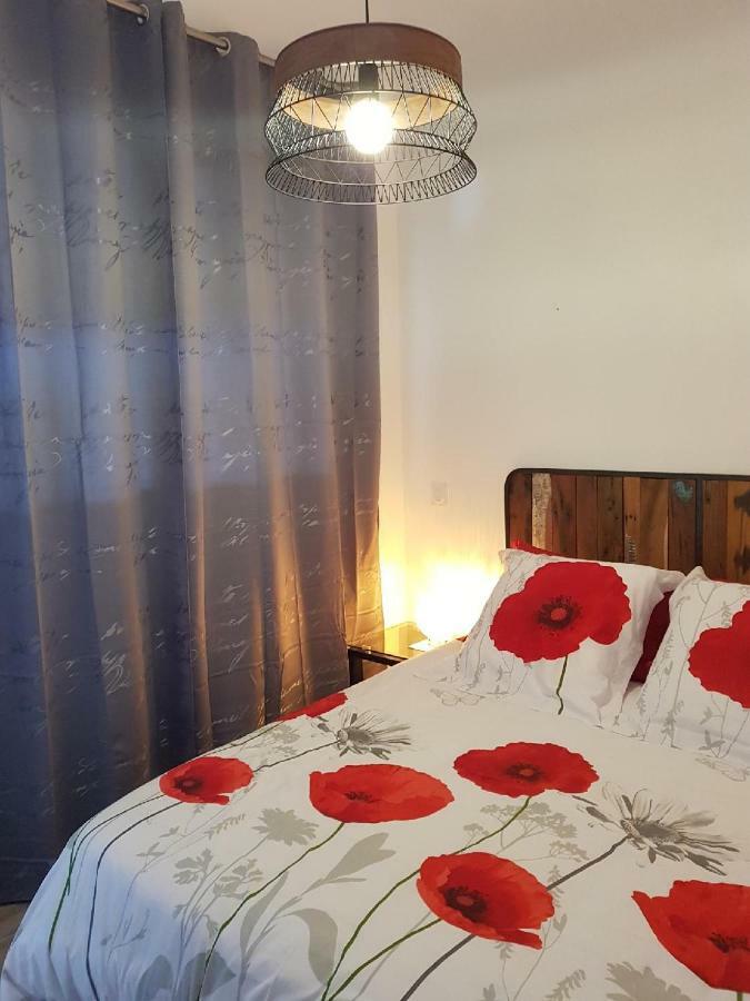 Gite Les Coquelicots Ledenon Bagian luar foto